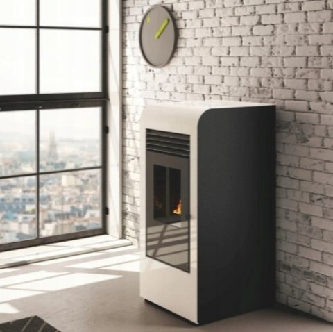 Piec, piecyk na pellet Giada 9kW AUTOMAT z pilotem Piec, piecyk na pellet Giada 9kW AUTOMAT z pilotem